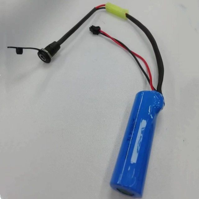 DC5521 चार्जिंग प्लग के साथ SM-2P वॉटर पंप बैटरी 18650 1s 3.7v 2000mAh
