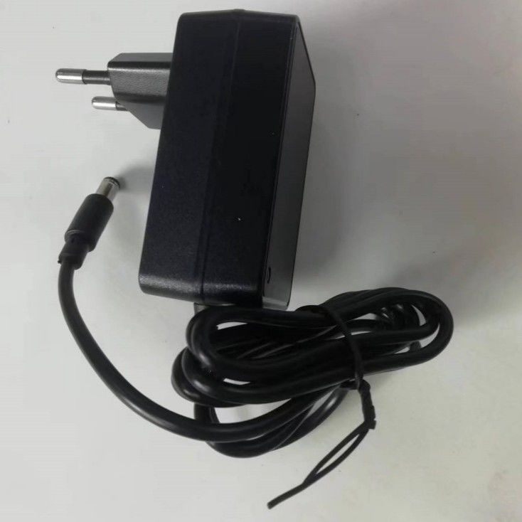 CE 12.6 V 2A चार्जर EU प्लग DC5521 बैरल कनेक्टर 12V बैटरी पैक उपयोग के लिए