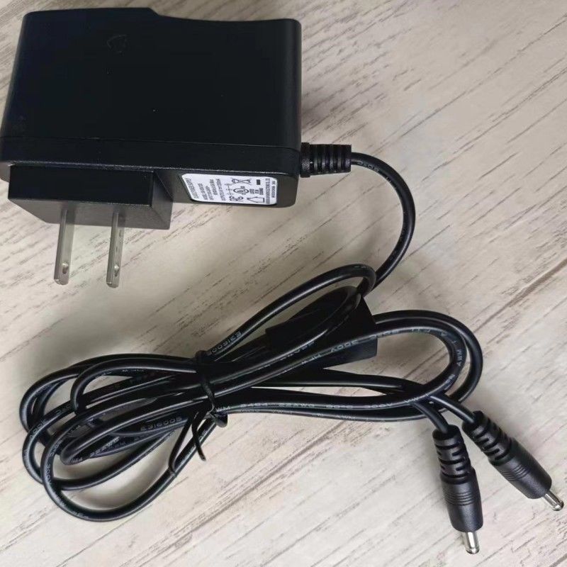 गर्म दस्ताने बैटरी के लिए दो डीसी सिर के साथ यूएस मानक चार्जर 8.4V 1.2A