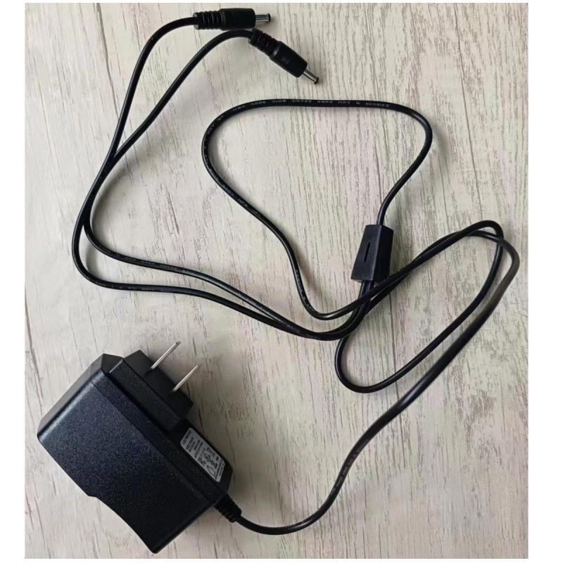 गर्म दस्ताने बैटरी के लिए दो डीसी सिर के साथ यूएस मानक चार्जर 8.4V 1.2A